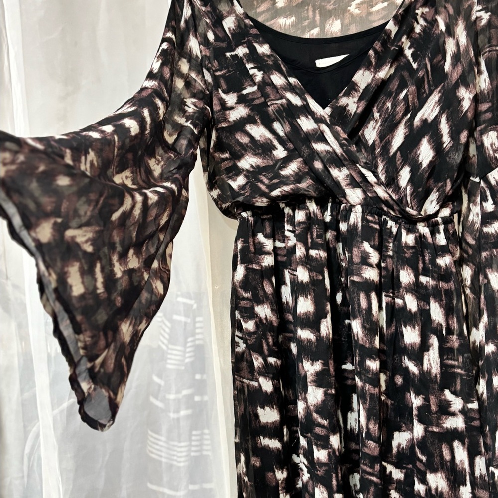 Abercombie & Fictch Black and White Patterned Dress w elastic waist